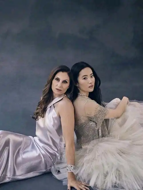 近日,刘亦菲的一组国外杂志照引起不少网友的争议.