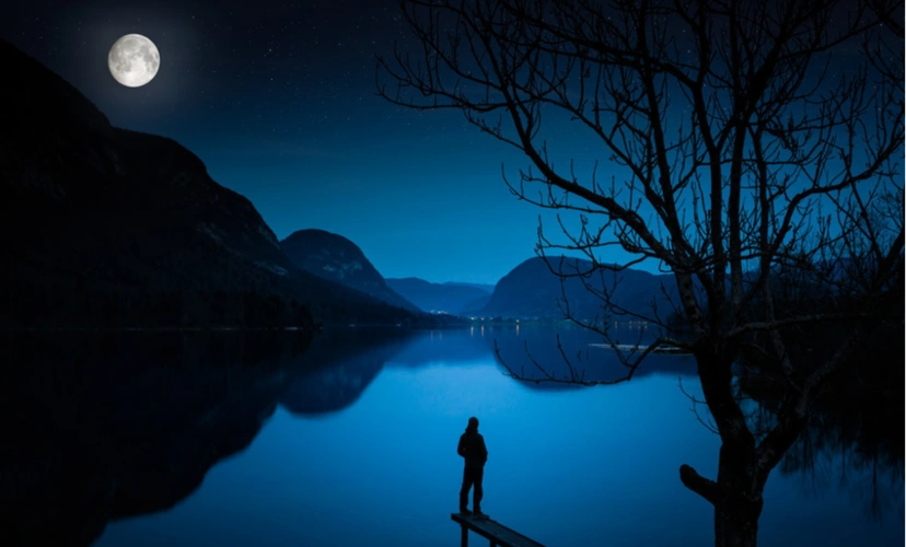 是否有那么一个人藏在你内心最深处,在夜深人静的时候经常跑出来打扰