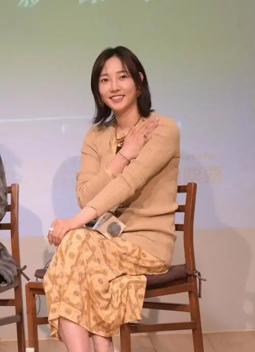 白百何近照宣传新片身体型态走样脸蛋浮肿似大妈