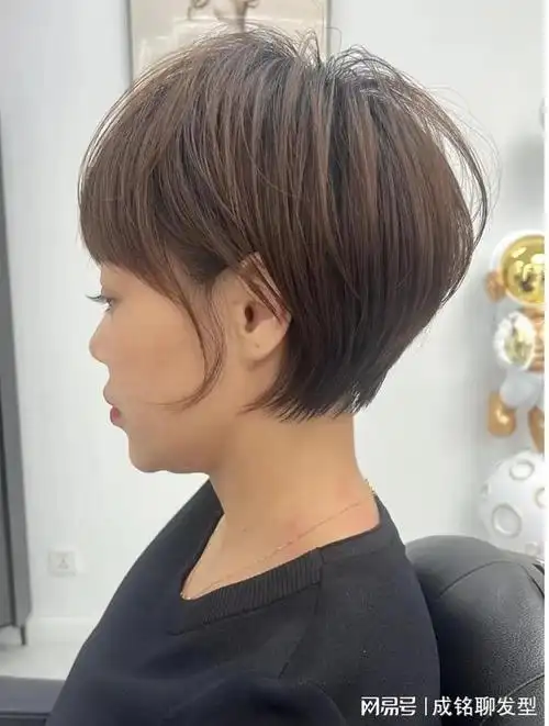 女人到了四五十岁这6种时尚减龄的短发让你远离阿姨发型