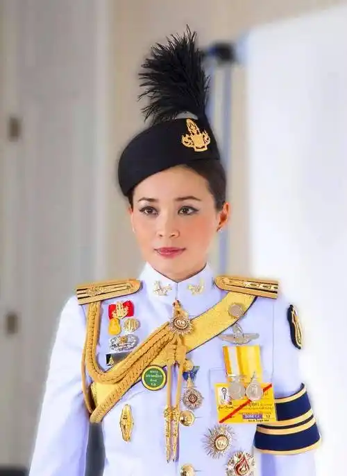 诗妮娜贵妃长达3000字的忏悔书,承认对国王不忠,表示钦佩苏提达王后