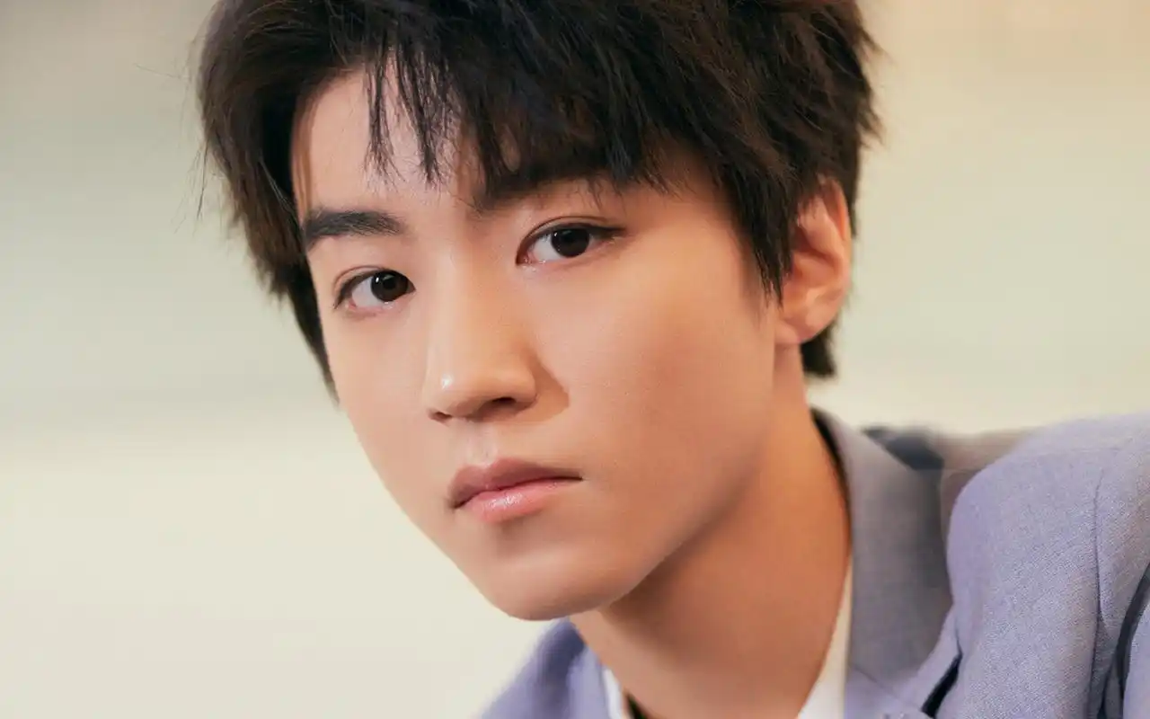 王俊凯清爽帅气写真桌面壁纸