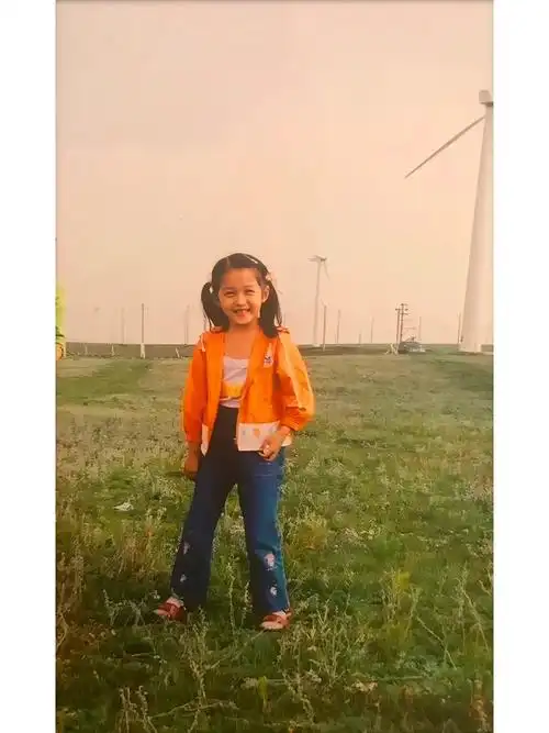 关晓彤小时候的照片