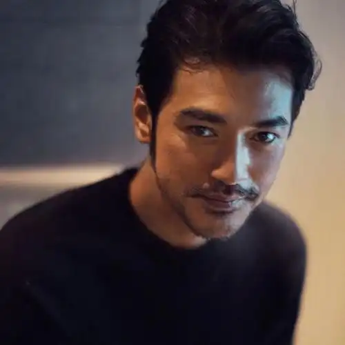 她隐忍19年嫁入豪门,曾为吴奇隆甩金城武,如今玉女变大妈