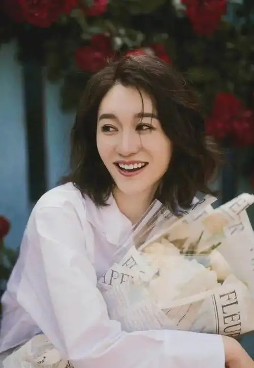 李小冉衣品真好穿衬衫短裤减龄洋气46岁美出新高度