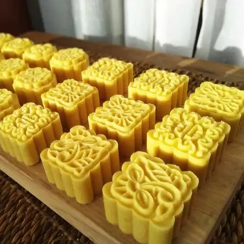 教你自己在家就能做绿豆糕,细腻绵软,好吃不腻!比买的好吃太多