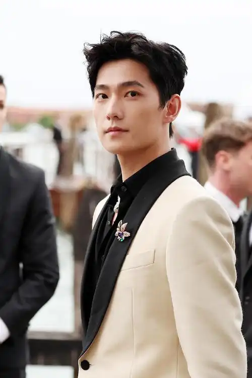 杨洋高清生图##杨洋别名杨不修