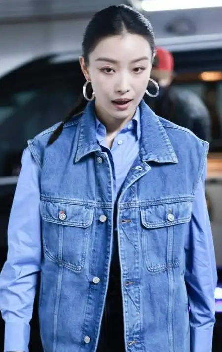 倪妮现身活动现场清新迷人靓丽亮相