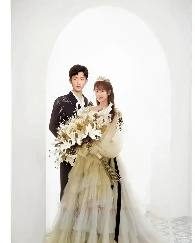 没想到杨紫和成毅有这么漂亮的一组结婚照,浪漫又温馨.
