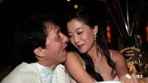 范冰冰私下饭局照在众位大佬面前她还敢自称范爷吗