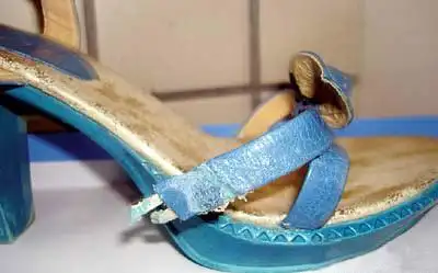 新鞋修完又脱胶要求退货遭拒绝