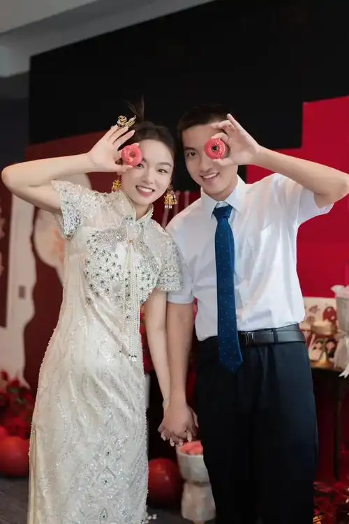 订婚快乐!#我们订婚啦 #始于初见止于终老 #订婚现场  - 抖音