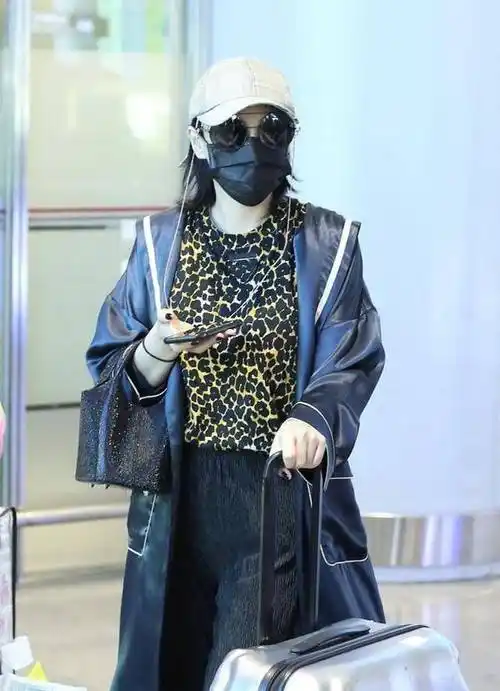 张馨予婚后越来越帅!