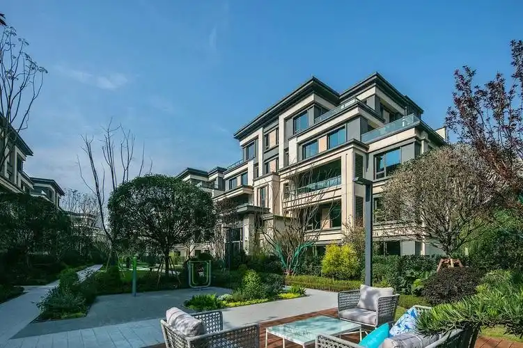 龙湖城市别墅标杆78叠拼特价211w,原价230w起