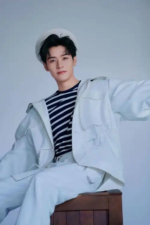 龚俊昼夜反转写真##龚俊吸血鬼妆