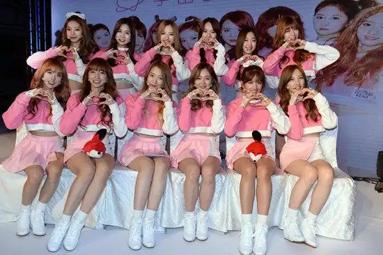 宇宙少女曝练习生时竞争激烈现场撒娇萌萌哒