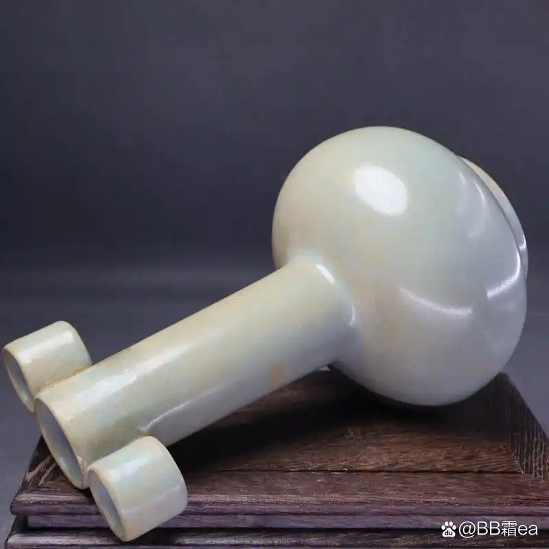 北宋宝丰天蓝釉蝉翼纹开片土沁官汝窑双贯耳投瓶