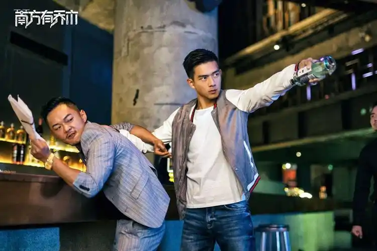 《南乔》陈伟霆李现"大打出手" 李现晒图幽默调侃