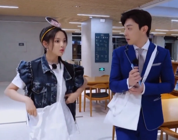 有一种善变叫邓伦,说杨超越是没用的人,看到她的实力后,打脸了