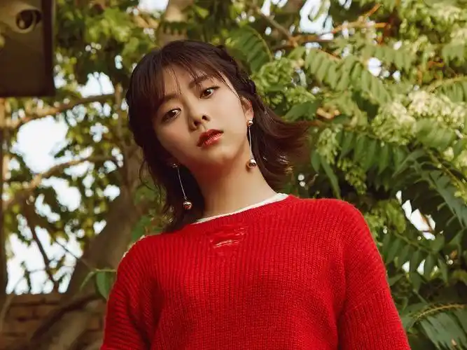 谭松韵|红色毛衣清新写真