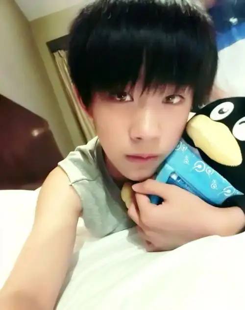 易烊千玺竟然纹身了看到这个图案网友不淡定了