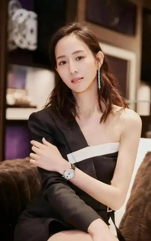 张钧甯:台湾气质女神的魅力与成就在漫漫人生路上,有些人追逐梦想,有