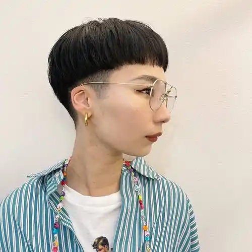 夏天最火爆的发型来了,推边女士短发很清爽,剪完大不一样