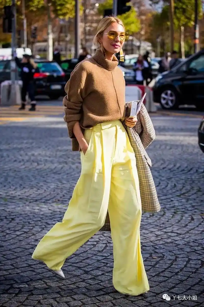 深秋必穿的大地色,这样配色太高级了,强推最后一组 - 知乎