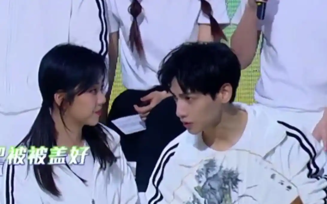 罗云熙谭松韵友情向快本同框记录太阳强烈水波温柔我们都在变得更好