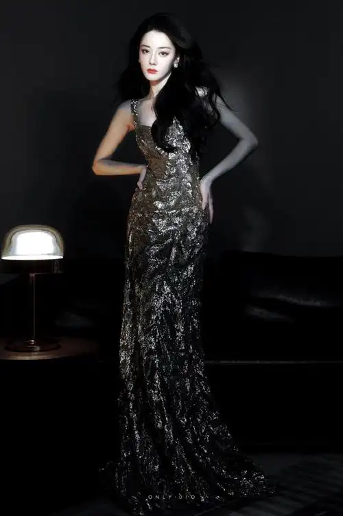 迪丽热巴爱琴海