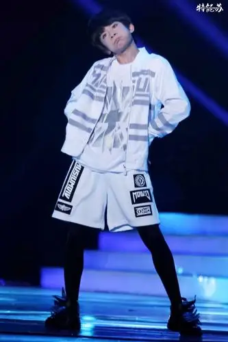 tfboys易烊千玺 150413 第15届音乐风云榜 高清 cr.logo 舞担 易烊烊