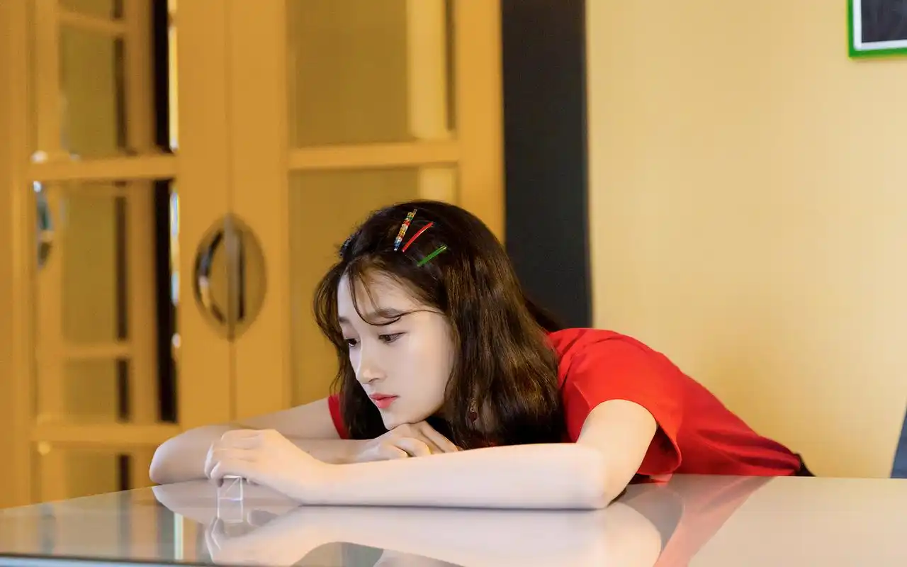 关晓彤性感甜美写真桌面壁纸