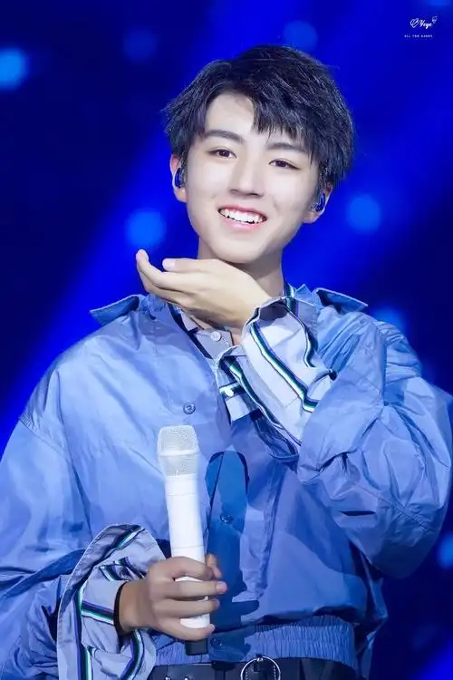 王俊凯18岁生日见面会