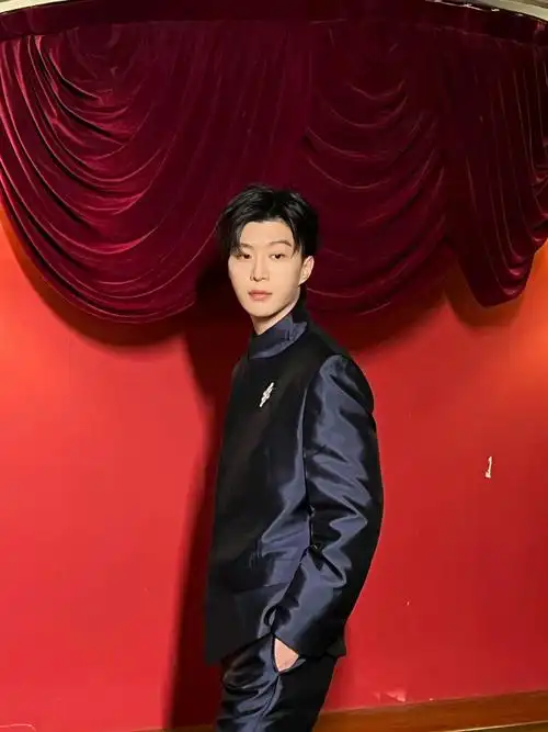 范丞丞多大码的脚##范丞丞的脚好大##范丞丞新中式红毯造型