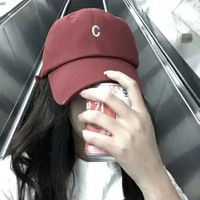 女生戴帽子霸气范头像