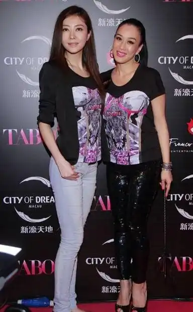 看了熊黛林和众女星的合影照,感觉郭天王做了一个错误的决定!