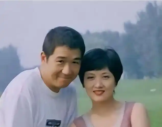 张国立前妻是罗秀春现任是邓婕儿子是张默