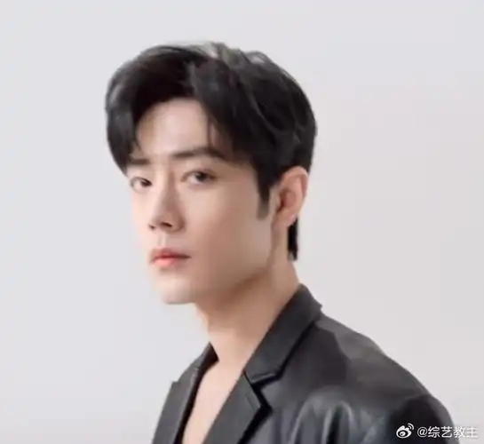 肖战黑皮风衣##肖战转椅回眸