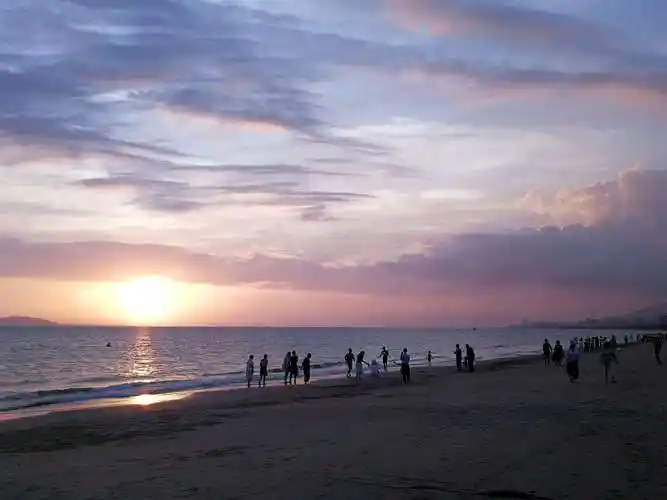 《海南岛三亚湾海滩傍晚景色》国家一级摄影师沈荣荣2019.1.30制作