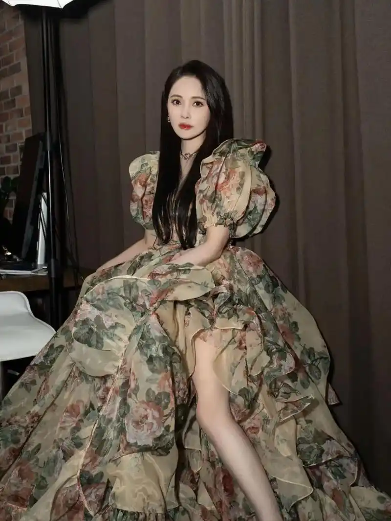 伊能静 99 青年电影人时尚之夜  - 抖音