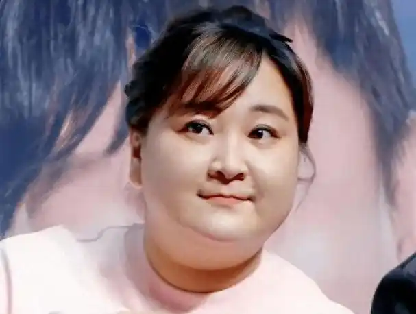 贾玲瘦身50斤引爆娱乐圈,与张小斐重游旧地,回忆杀甜蜜来袭!