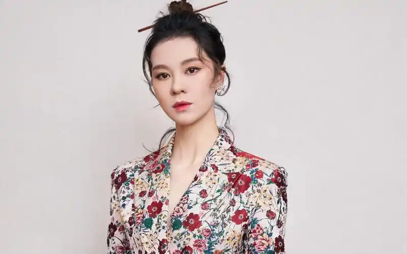 时尚唯美女神郁可唯魅力迷人写真