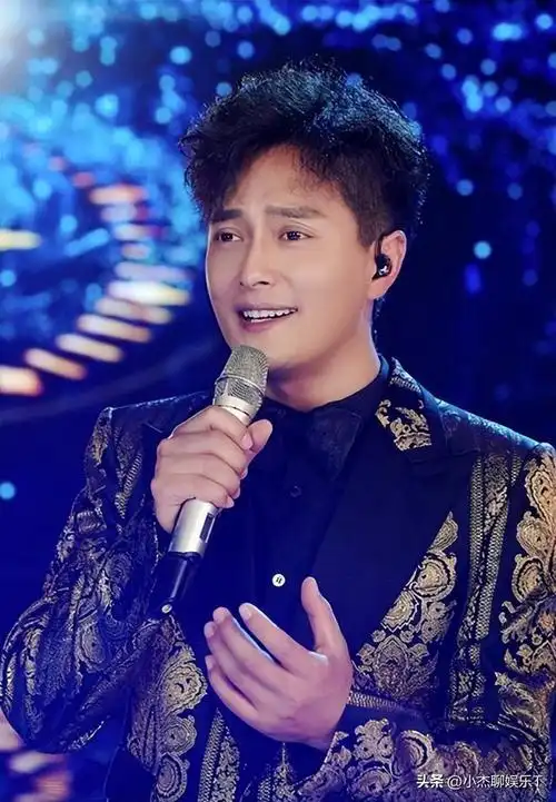 高月不同意,苦苦哀求,但云飞鬼迷心窍,坚持要离.