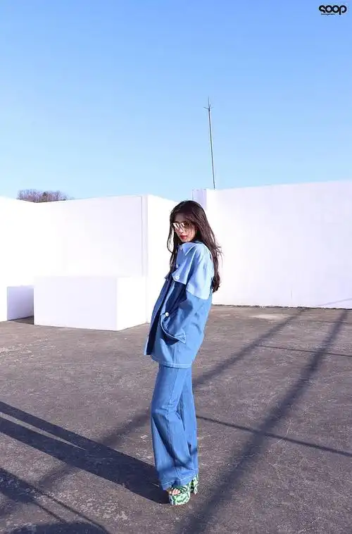 arrebolw从鹿煖转采于2021-04-14 00:51:17裴秀智全身人物-女arrebolw