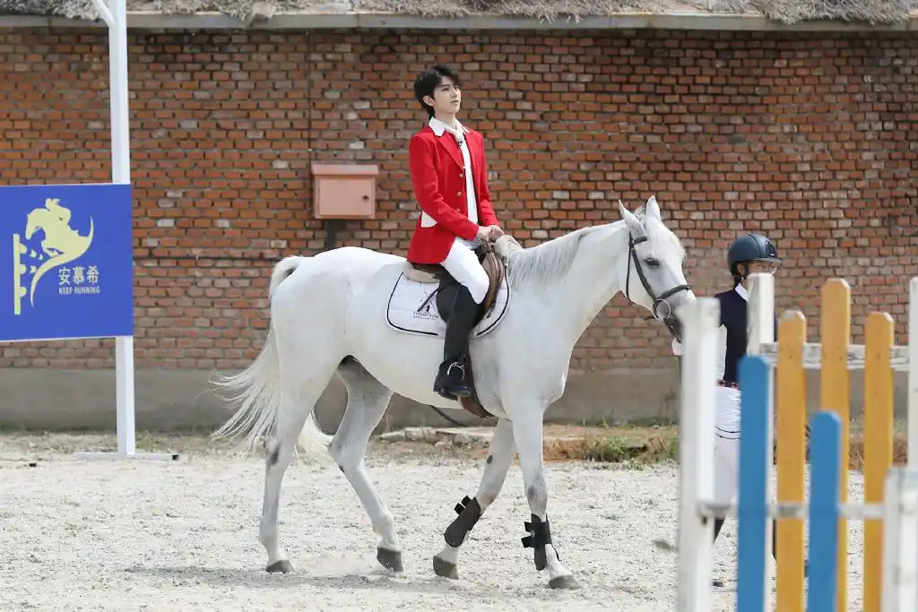 [消息]《奔跑吧》第九期播出 蔡徐坤身骑白马满足所有幻想