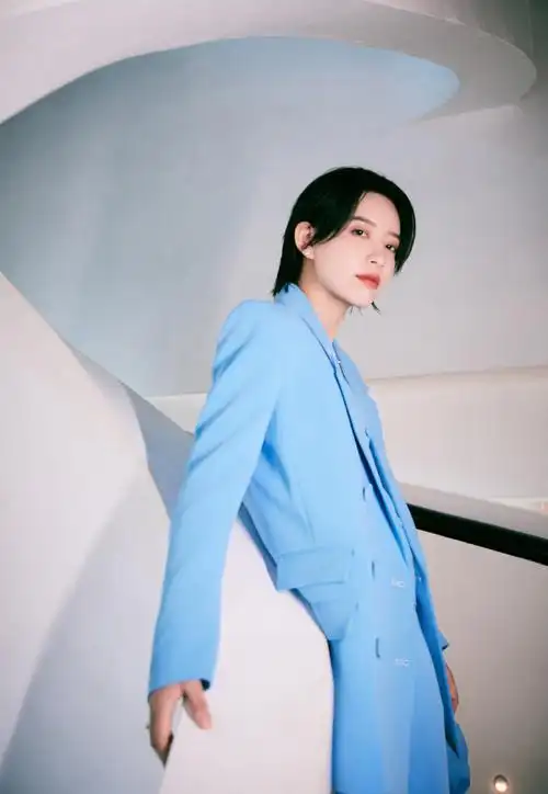 李斯丹妮蓝色西装时尚性感写真116