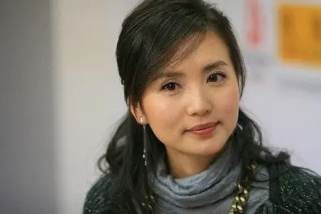 陈好做客明星在线公开回应矿泉水洗脸事件