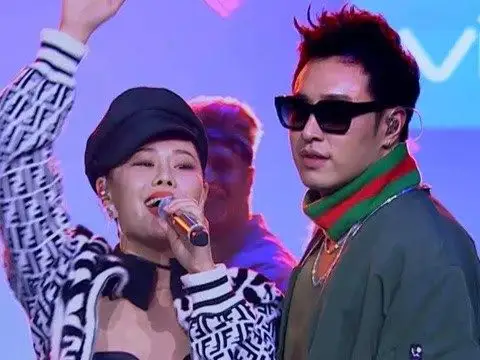 《中国新说唱》潘玮柏x袁娅维《moonlight》助阵战队选手