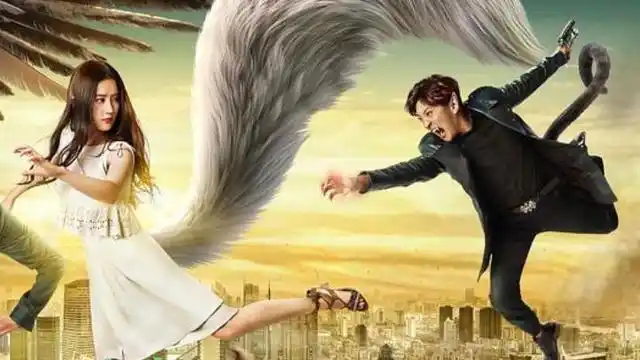 妖艳的造型,只有翅膀和尾巴的"妖精";sir瞄了下海报和预告片,确实为它