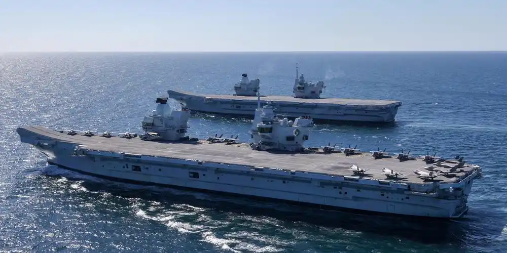 两艘航母四个舰岛,英国皇家海军伊丽莎白女王号与威尔士亲王号首次